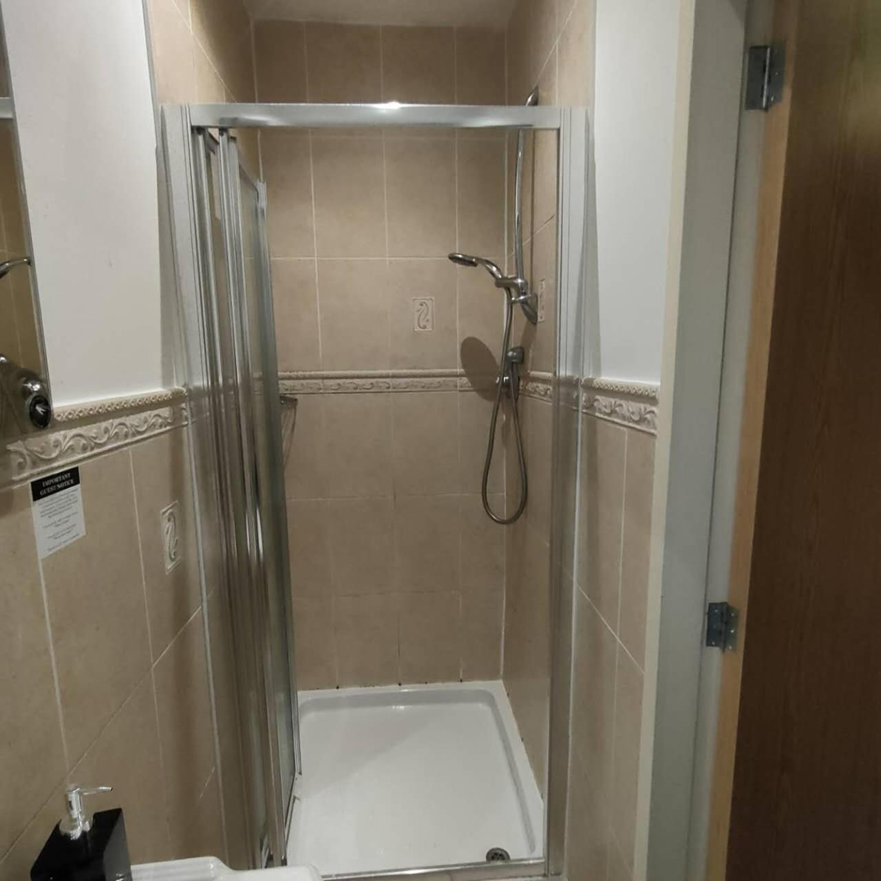 The Ambleside Apartments - Self Catering With Private Kitchen - Best For Location Exterior photo
